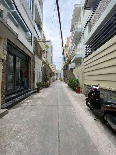 Bán gấp nhà 36 m² trước Tết tại Đường Thành Thái, Phường 1, Quận 10, Hồ Chí Minh